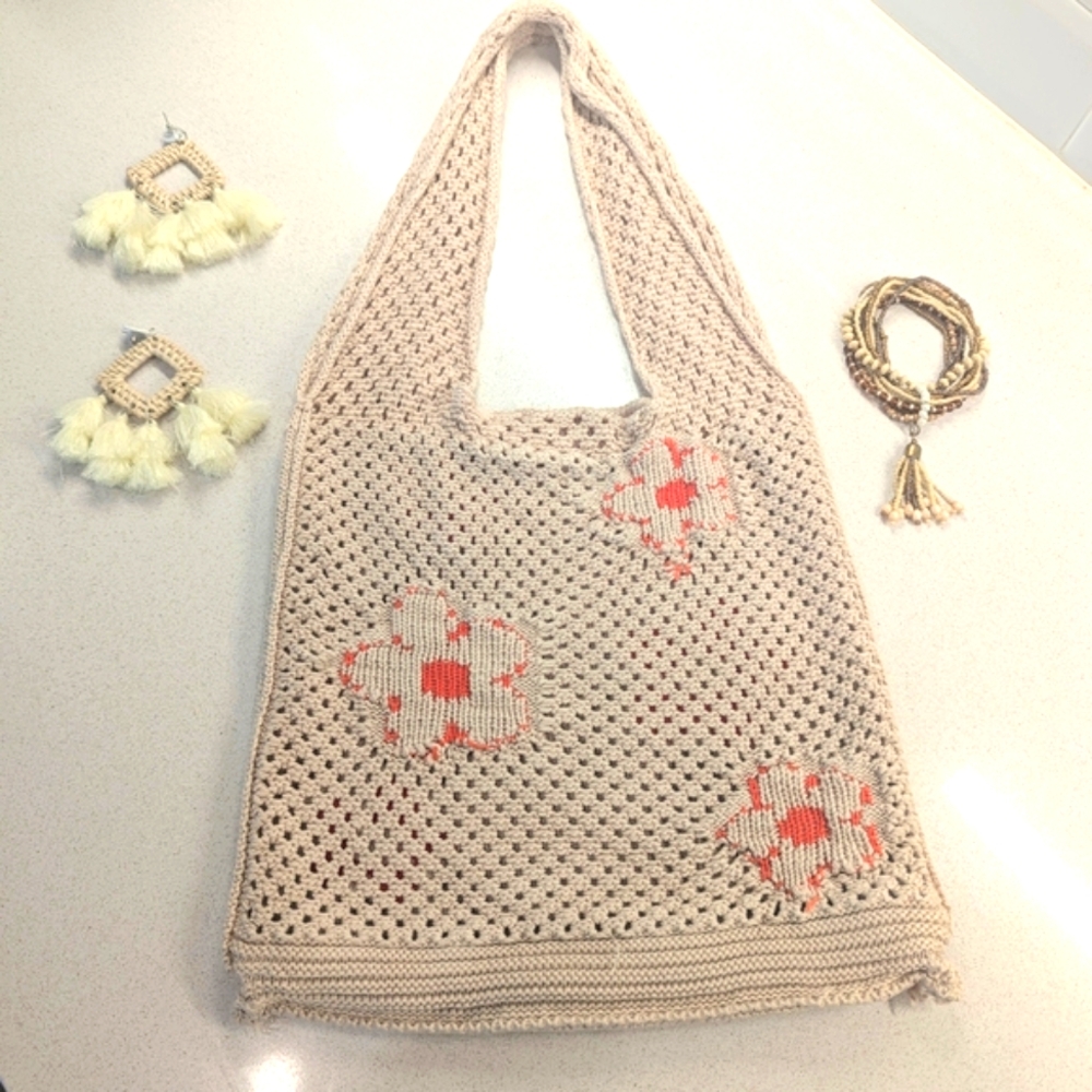 Boho"Bundle",X3 Cream and Coral Floral Tote Bag wth Fringe Earrings/Bead Bracele - Picture 2 of 9
